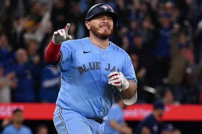 Alejandro Kirk helps Blue Jays shake off slump with homer, game-winning RBI single