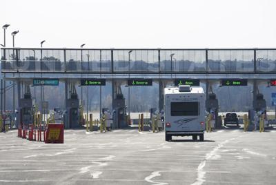 ϳԹs could stay visa-free longer in U.S. under proposed bill