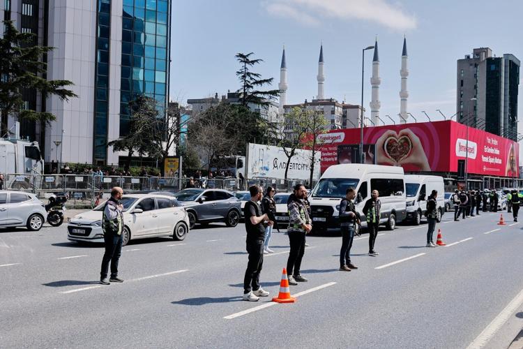 Gunmen attack building housing Israeli Consulate in Istanbul
