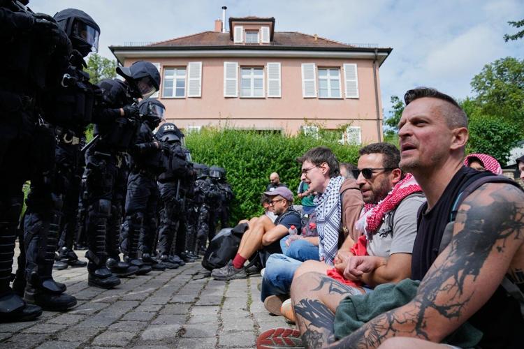 Far-right Alternative for Germany party elects leaders as protesters and police clash