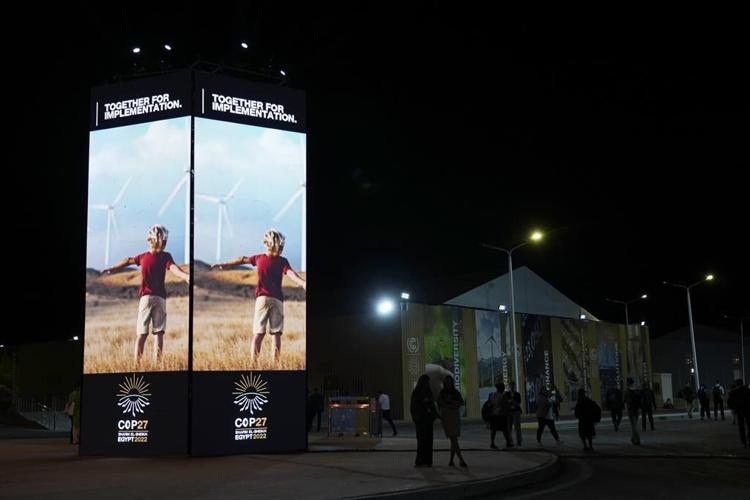 Climate talks host Egypt gets green energy, transport deals