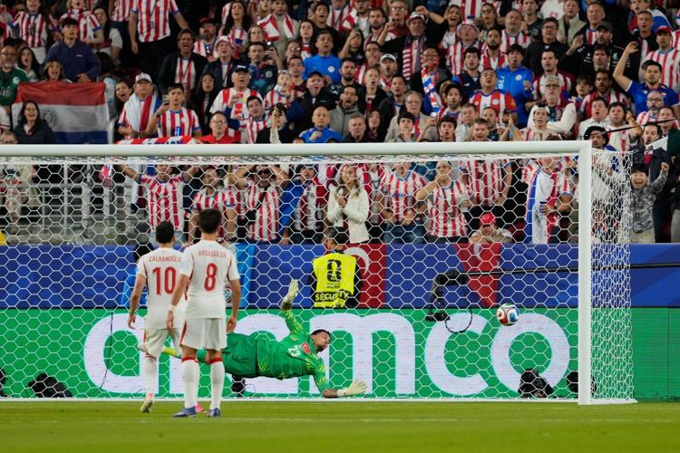 Paraguay beats Turkey 1-0 at the World Cup despite being down a man to clinch Group D for U.S.