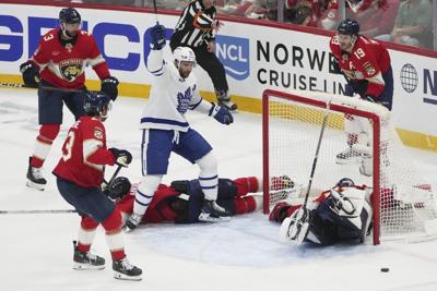 Maple Leafs sign John Tavares to four-year contract extension