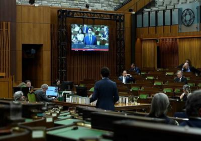 La Chambre des communes adopte une motion pour poursuivre ses travaux en mode hybride