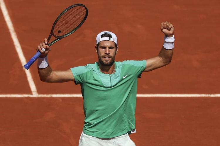 Ukraine's Kostyuk booed at French Open after no handshake with Belarus' Sabalenka because of war