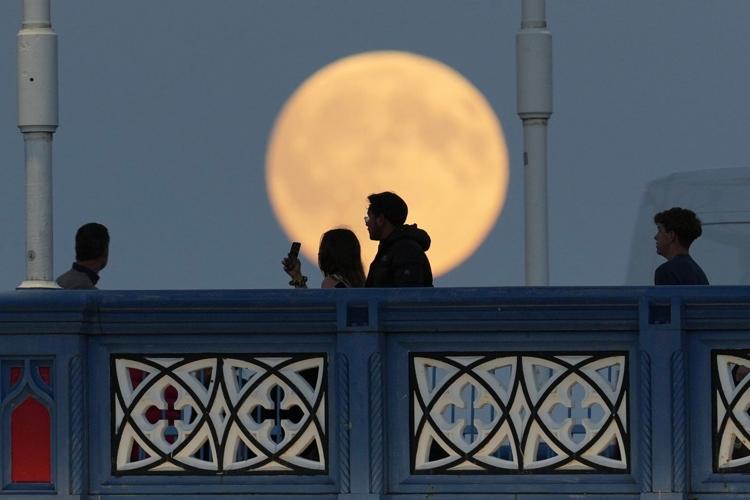 Photos of October's supermoon: A stunning start to a trio of celestial events