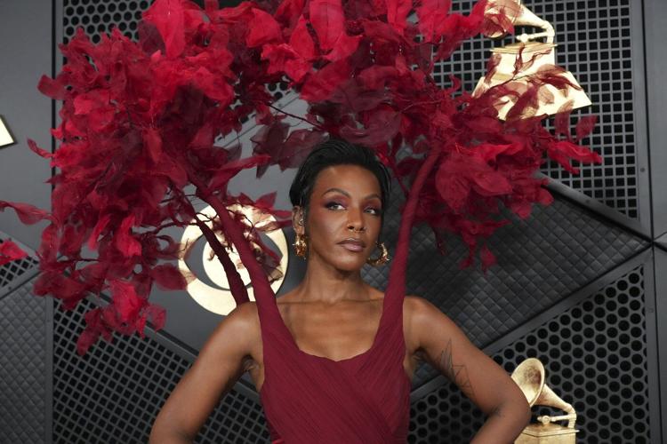 Singer testifies Sean 'Diddy' Combs threatened her with death after she saw him beat his girlfriend