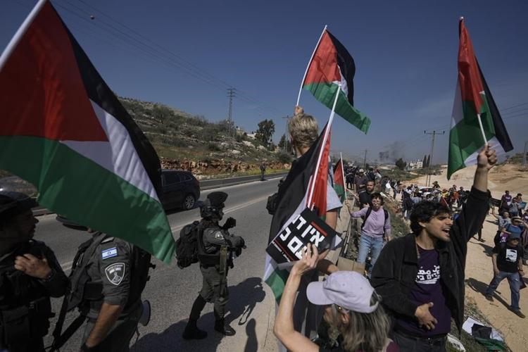 Army blocks Israeli rally supporting torched West Bank town