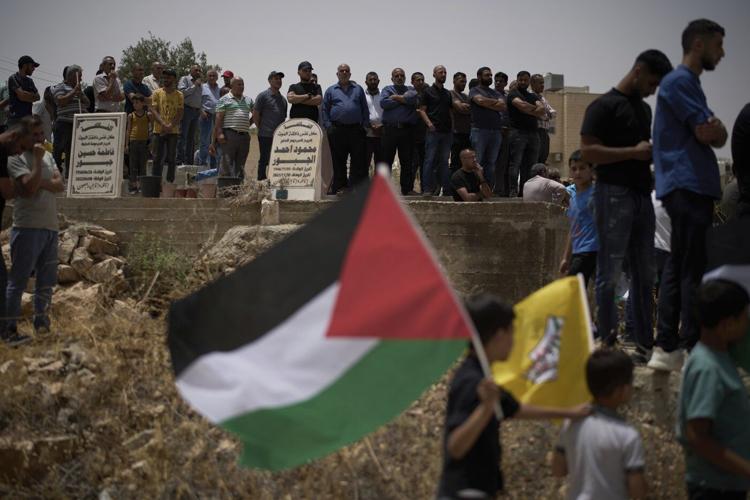 Former diplomats call for arms embargo on Israel, recognition of Palestinian state