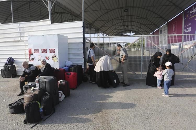 In the news today: No Canadians on today's Rafah crossing list