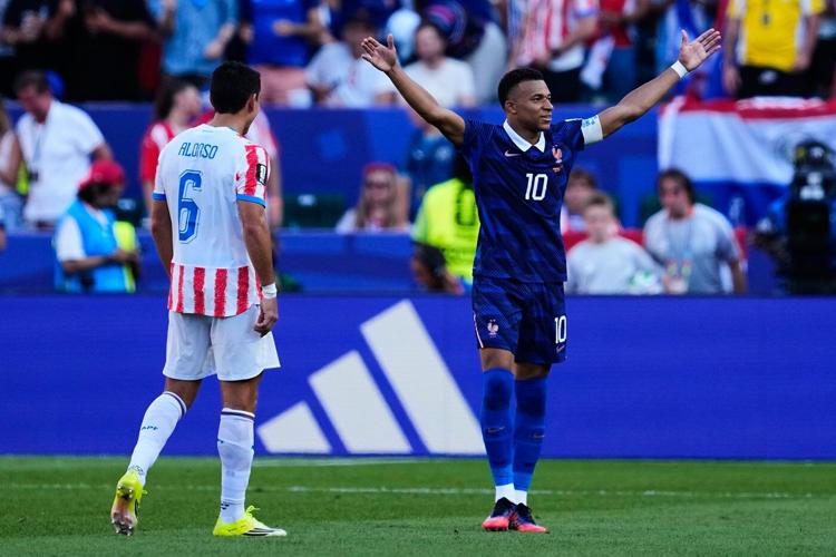 Kylian Mbappé scores again as France reaches World Cup quarterfinals with 1-0 win over Paraguay