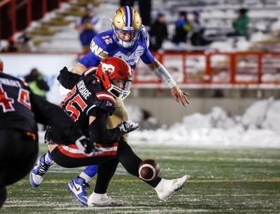 Calgary Stampeders re-sign American defensive end Julian Howsare