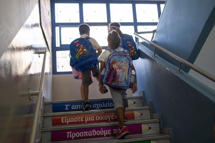 Greece moves to protect minors from social media with new ban for kids under 15