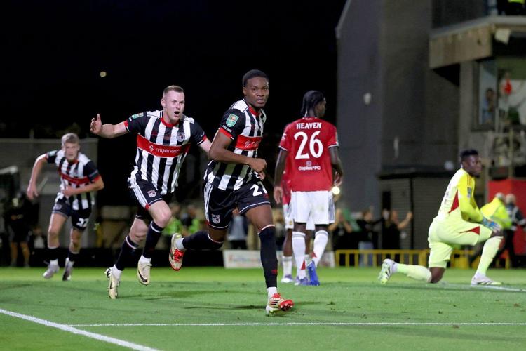 Man United humiliated in penalty shootout loss to 4th-division team Grimsby Town in League Cup
