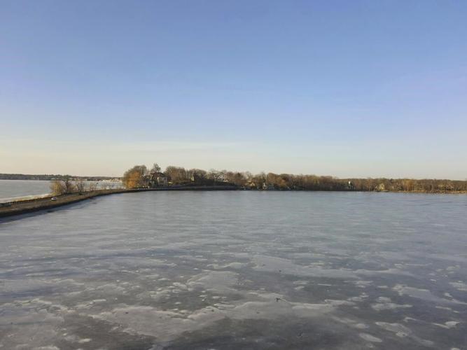 Warm weather brings brings a taste of spring to central and western United States