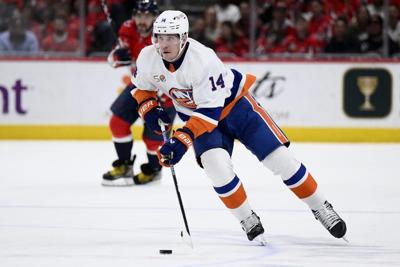 Islanders' Horvat clarifies 'better than Vancouver' comment