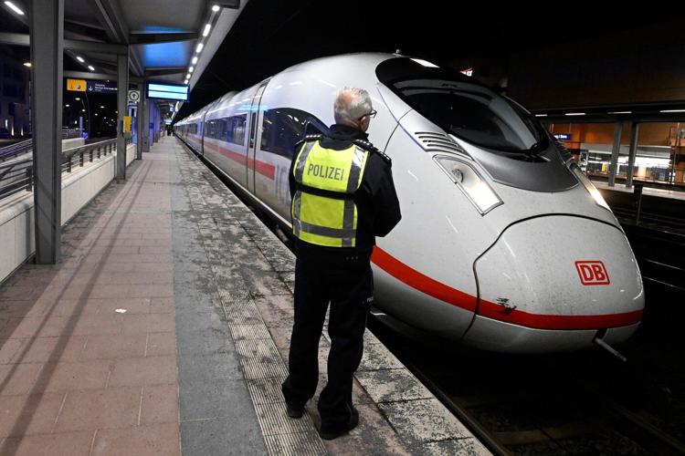 Man arrested after threatening an attack on a high-speed train in Germany