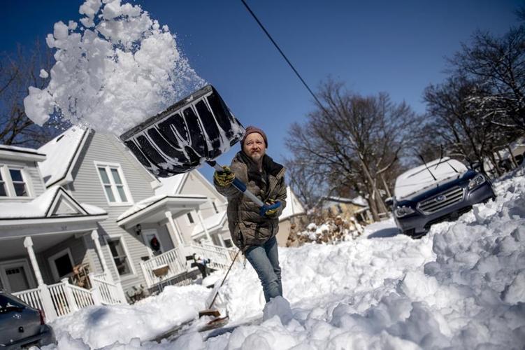 Heavy snow slams Northeast; storm cleanup begins in South
