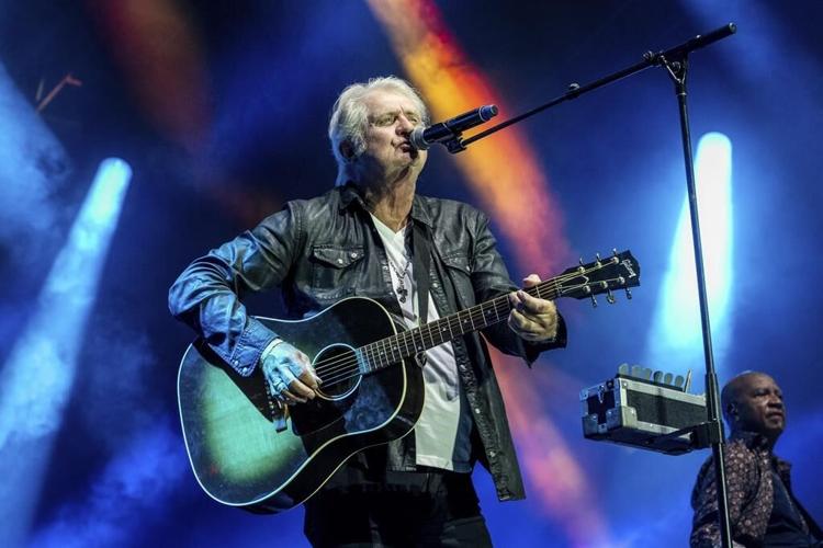 Sarah McLachlan, Tom Cochrane to be toasted at ɫֱ Songwriters Hall of Fame