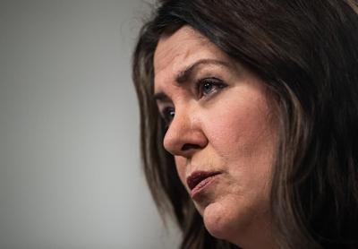 Smith says it wasn't her decision to nix job offer to Alberta public health doctor
