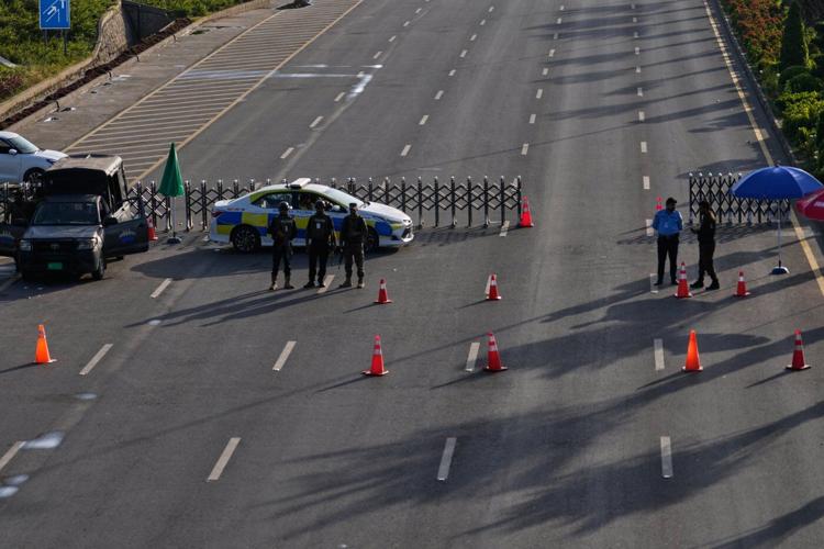 Iran's foreign minister leaves without meeting US envoys, Pakistani officials say