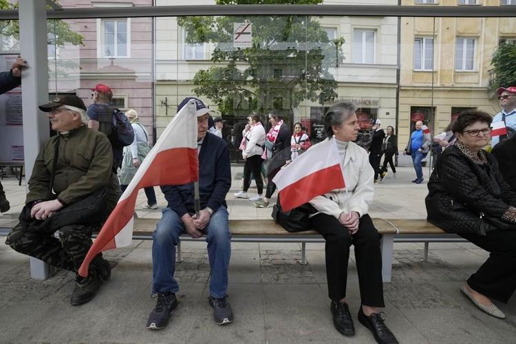 Polish farmers march in Warsaw against EU climate policies and the country's pro-EU leader
