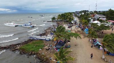 Transit of migrants through the Darien Gap resumes as Colombian boat companies end work stoppage
