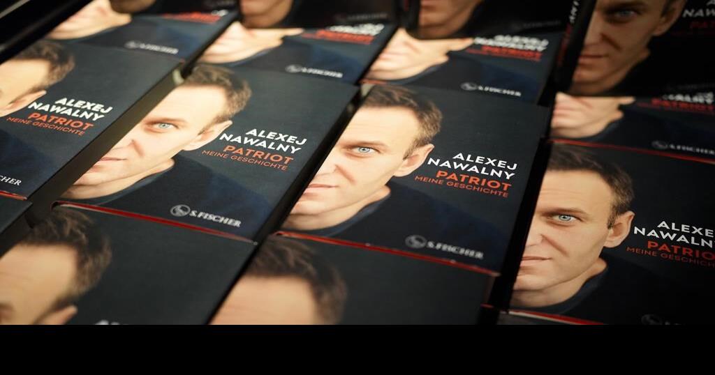 Navalny's memoir details isolation and suffering in a Russian prison