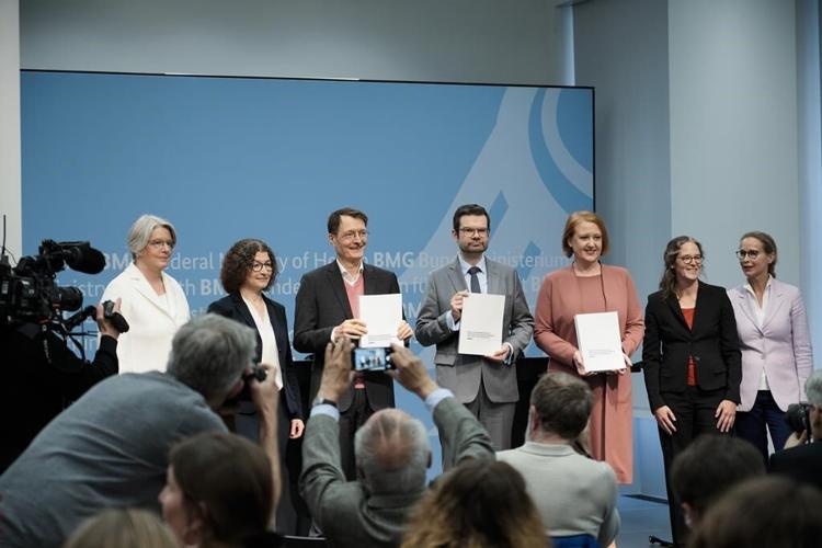 Experts group says abortion in Germany should be decriminalized during pregnancy's first 12 weeks
