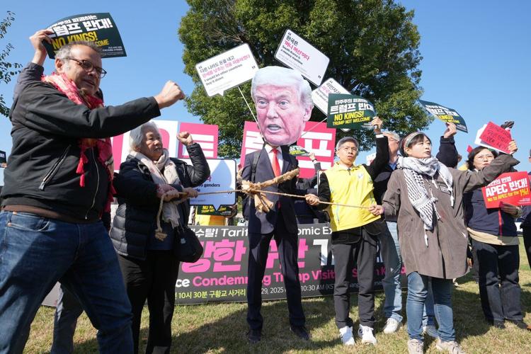 Trump's tour of Asia in photos