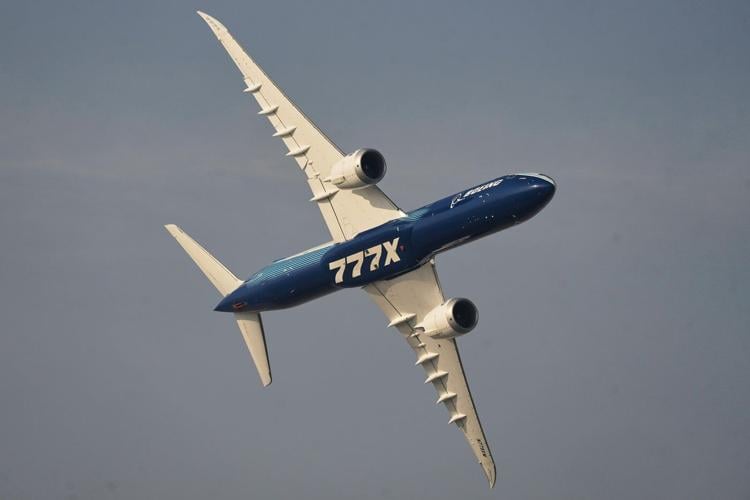 Indian combat aircraft crashes during a demonstration at the Dubai Air Show