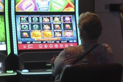 Manitoba ends pause on new gambling operations, focuses on public alcohol sales