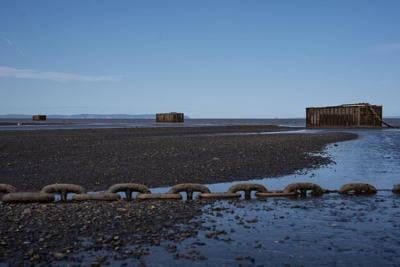 Transports Canada ordonne le retrait de conteneurs abandonnés dans la baie de Fundy