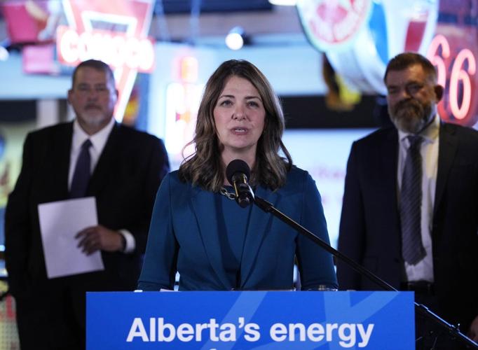 Alberta re-enters pipeline arena, plans to propose new oil pipeline to B.C. coast