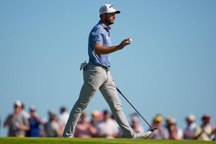 Wyndham Clark has a 6-shot lead shrink to 1 going to the back nine at the US Open