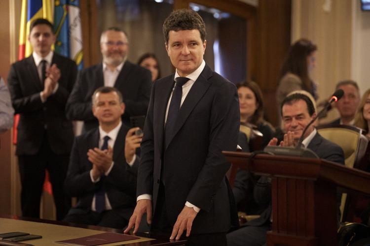Calin Georgescu, frontrunner in Romania's canceled election, announces withdrawal from politics