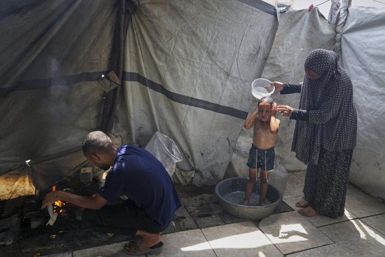Heat and thirst drive families in Gaza to drink water that makes them sick