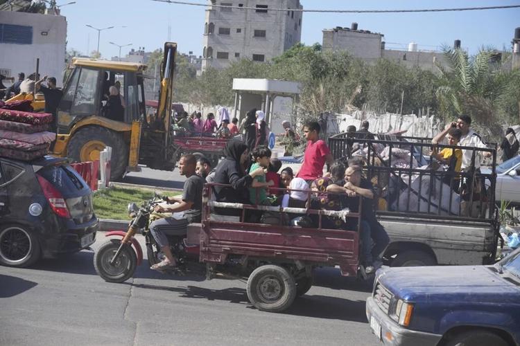 Lack of water worsens misery in besieged Gaza as Israeli airstrikes continue