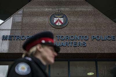 Une Ontarienne est accusée d'avoir vendu des billets frauduleux pour Taylor Swift