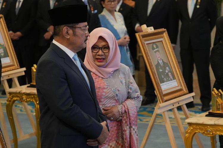 Indonesia declares late dictator Suharto a national hero, despite outrage from rights groups
