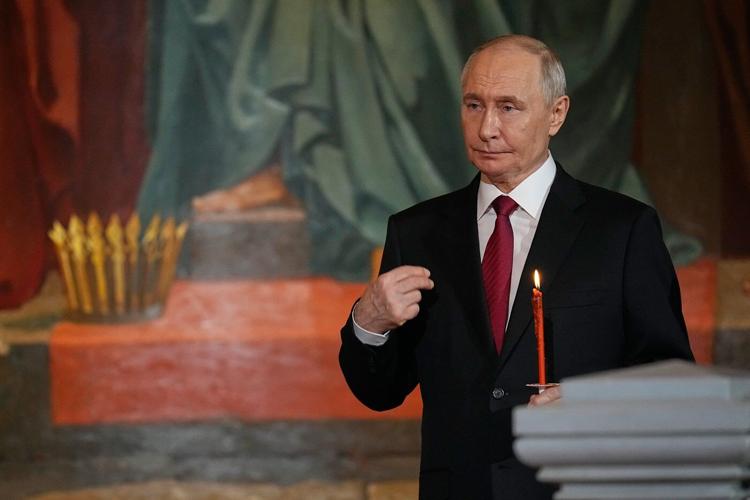 Russia and Ukraine accuse each other of violating Orthodox Easter ceasefire