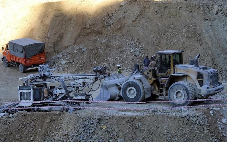 New drill bores deeper into tunnel rubble in India to create an escape pipe for 40 trapped workers