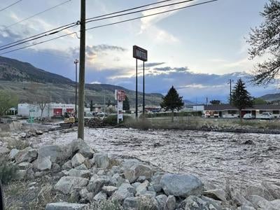 B.C.'s Cache Creek becomes raging river as floodwaters rise: mayor