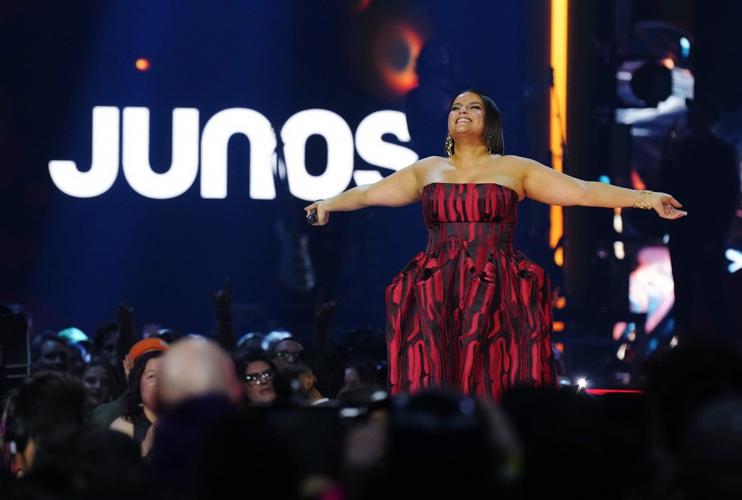 Joni Mitchell sins onstage at the Junos, while Drake pays video tribute to Nelly Furtado