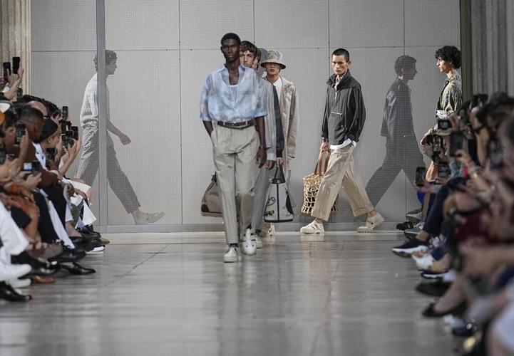 Anderson's couture craftmanship captivates at Loewe for Paris men's fashion week