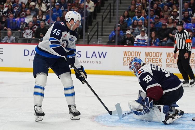 Perfetti's late goal helps Jets roll over Avalanche 4-2