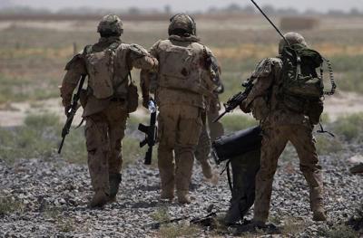 Deux conseillers de l'armée canadienne en Afghanistan poursuivent le gouvernement