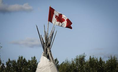 About one in three ɫtvs say country belongs to Indigenous people: poll