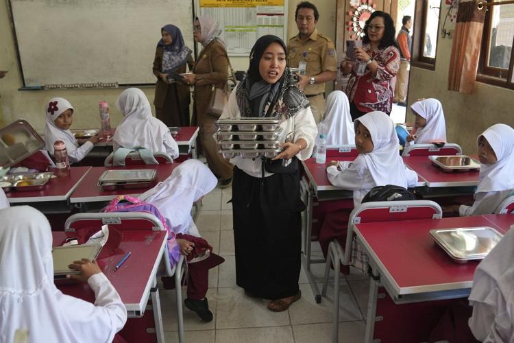 Indonesia launches free meals program to feed children and pregnant women to fight malnutrition