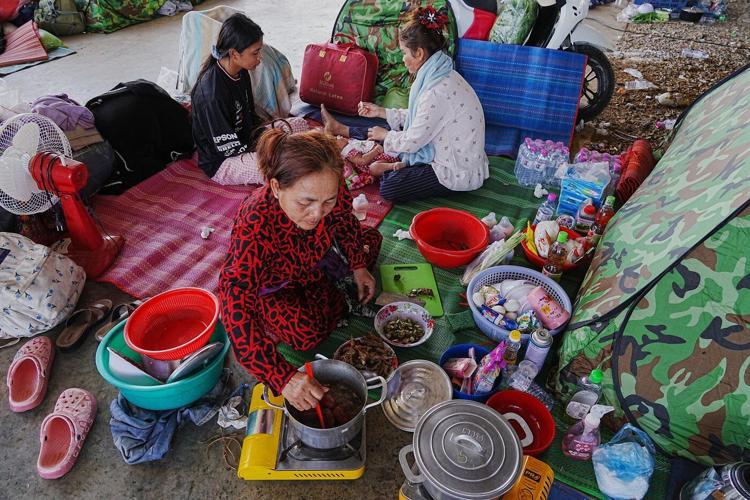 Fighting rages on Thai-Cambodian border despite Trump's ceasefire claim